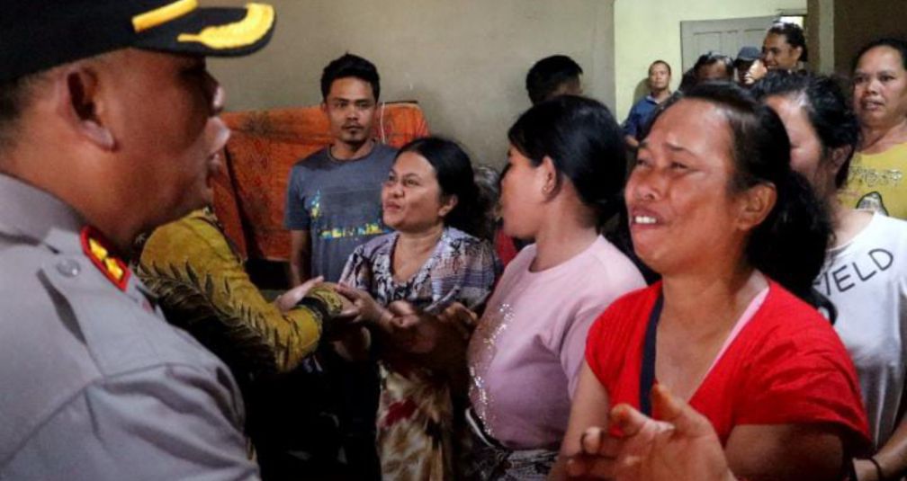 Ibu-Ibu Lamtoras Menangis Haru Saat Kapolres Simalungun Sampaikan Pesan Kemanusiaan di Sihaporas