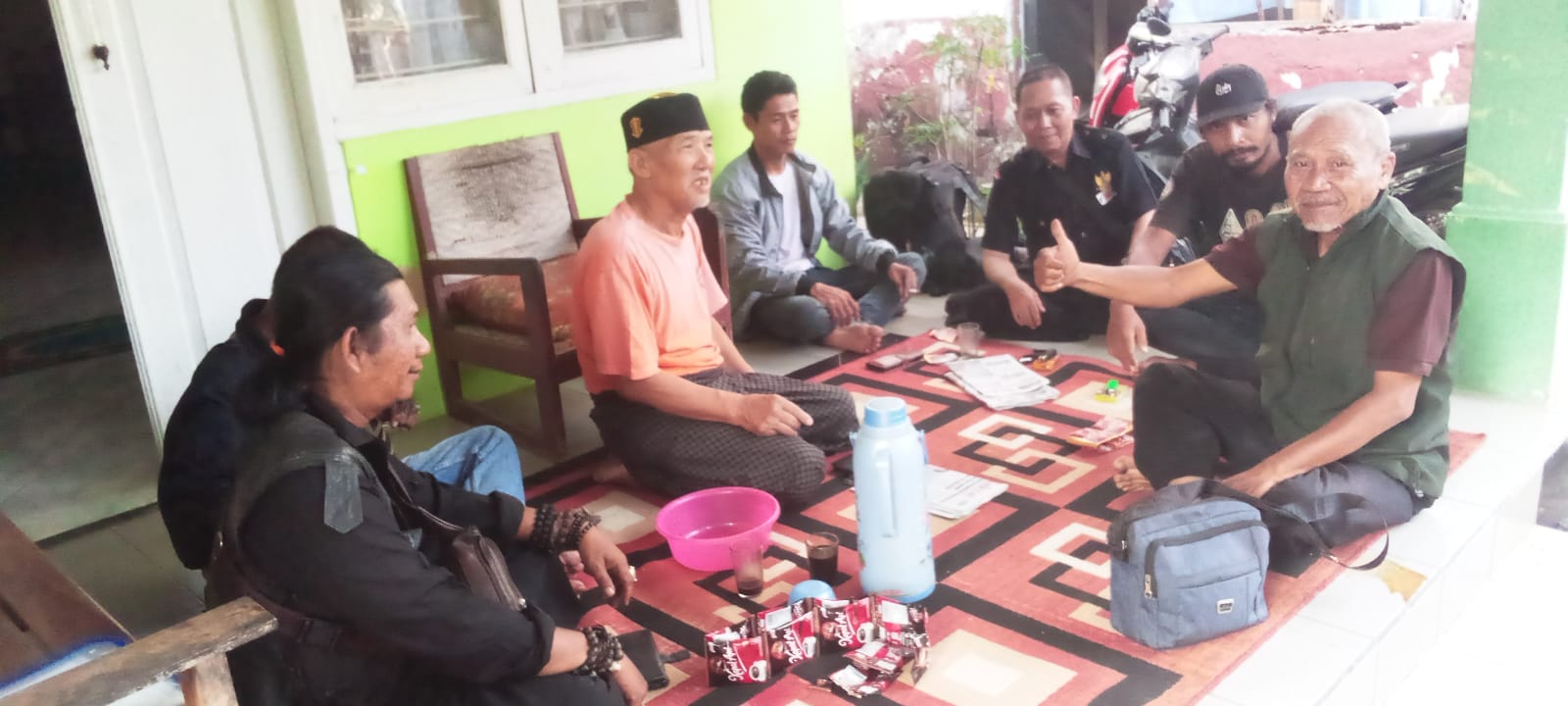 Ketua DPD A-PPi PURWAKATA Wawan Suwanda Serahkan Tongkat Komando Sementara Kepada Dede Ramdani. 
