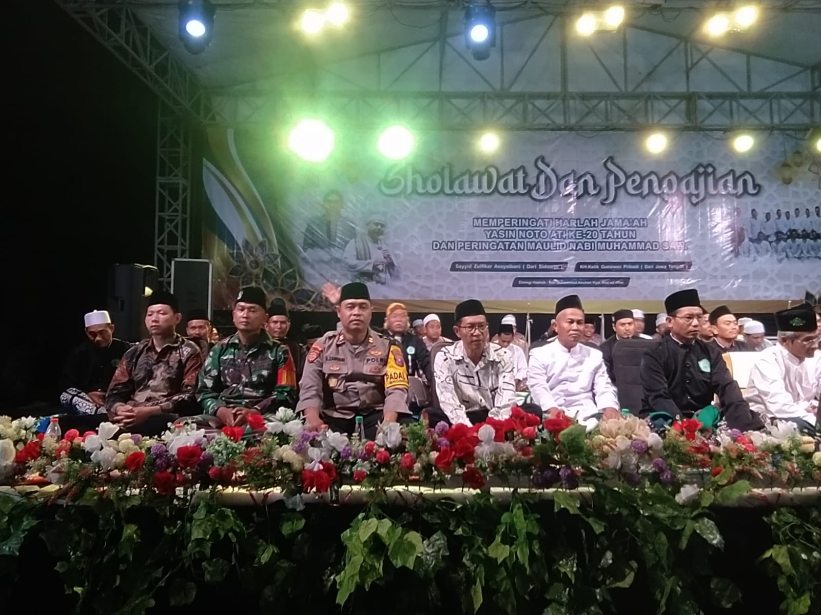 Polsek Brondong Hadiri dan Amankan Kegiatan Harlah Ke-20 Jama’ah Yasin Noto Ati serta Peringatan Maulid Nabi Muhammad SAW di Desa Sidomukti