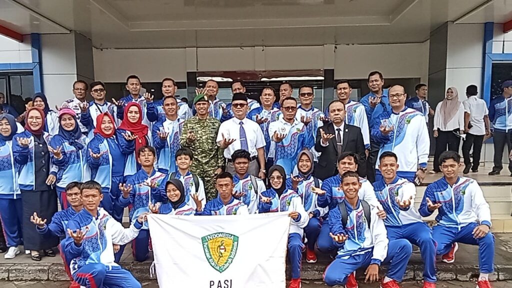 Dr.H.Joncik Muhammad, Secara Resmi Melepasan Atlet Kabupaten Empat Lawang Untuk ikut laga di (PORPROV) Sum-Sel di Kabupaten Banyuasin.