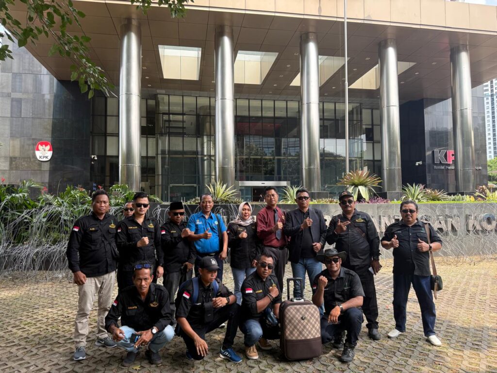 Bawa Satu Koper Bukti ke KPK: LSM HJM Laporkan Dugaan Korupsi 100 Desa di Lamongan dan Dugaan Jual Beli Pokir DPRD Lamongan