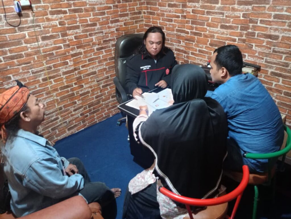 Diduga Dilecehkan sesasam Guru dan Staf TU, Guru PKN di Surabaya Mengundurkan diri Dan Mencari Perlindungan Hukum. 