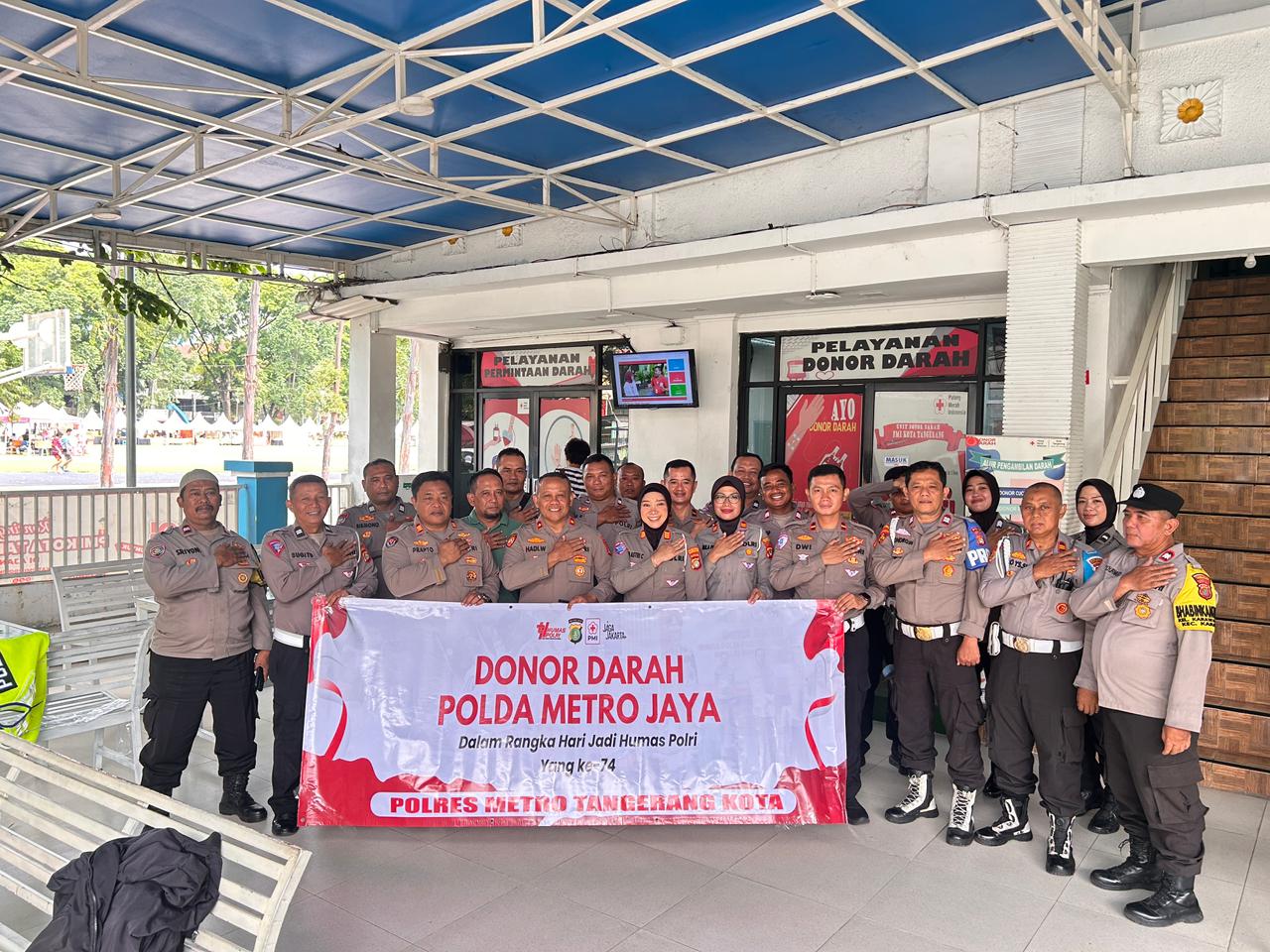 Rayakan Hari Jadi ke-74, Humas Polres Metro Tangerang Kota Tebar Kepedulian Lewat Donor Darah
