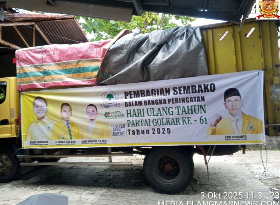 Dalam Rangka HUT ke-61, DPD Partai Golkar OKU Bagikan Beras Gratis