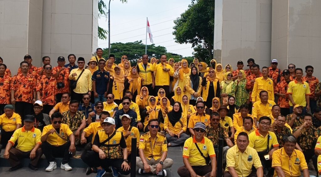 Peringatan HUT ke-61 Partai Golkar, DPD Golkar Karawang Gelar Ziarah ke TMP Pancawati dan Doa Bersama