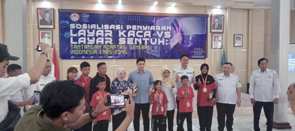 Sosialisasi “Layar Kaca vs Layar Sentuh” Bahas Tantangan Adaptasi Generasi Indonesia Emas 2045 di Pendopo Pandeglang