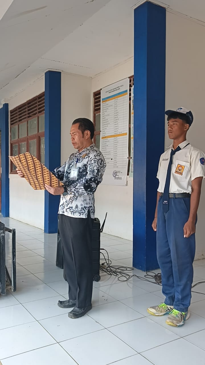 Peringatan Hari Guru di SMPN 1 Patia