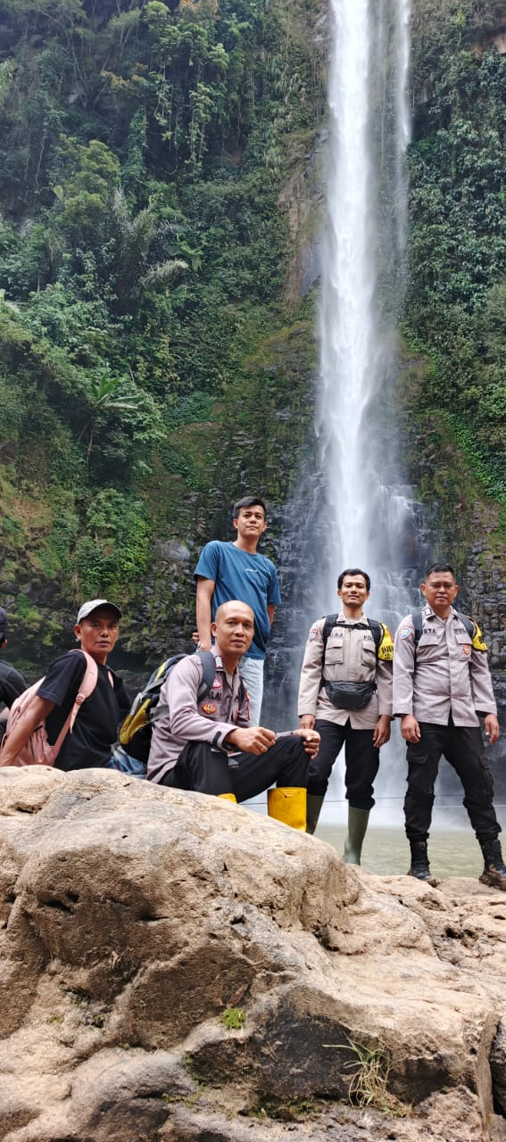 POLRES PAGARALAM SIARAN PERS  Nomor : 01/XI/2025/Humas  Pagar alam.Elang mas dot.com. Pencarian Hari Kedua Korban Tenggelam di Curup Besemah, Desa Mingkik, Kecamatan Dempo Selatan