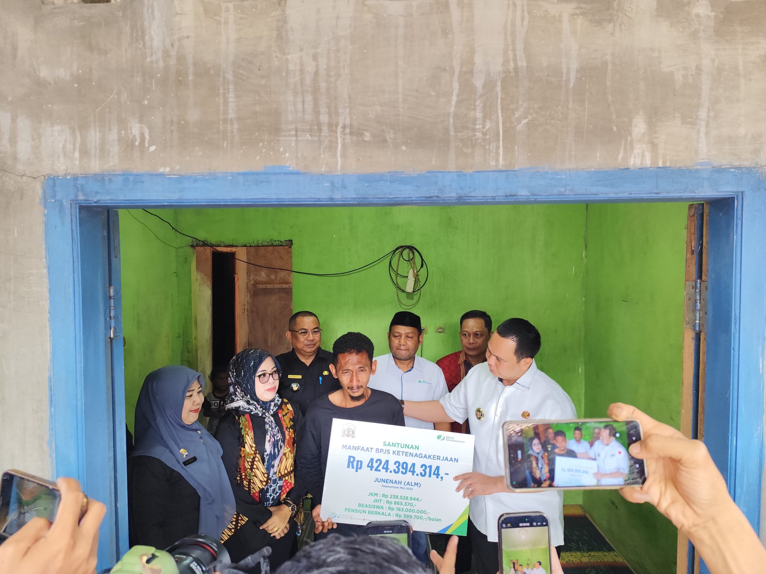 Akibat Kecelakaan Kerja, Wali Kota Serang Langsung Serahkan Santunan BPJS Ketenagakerjaan Ke Ahli Waris