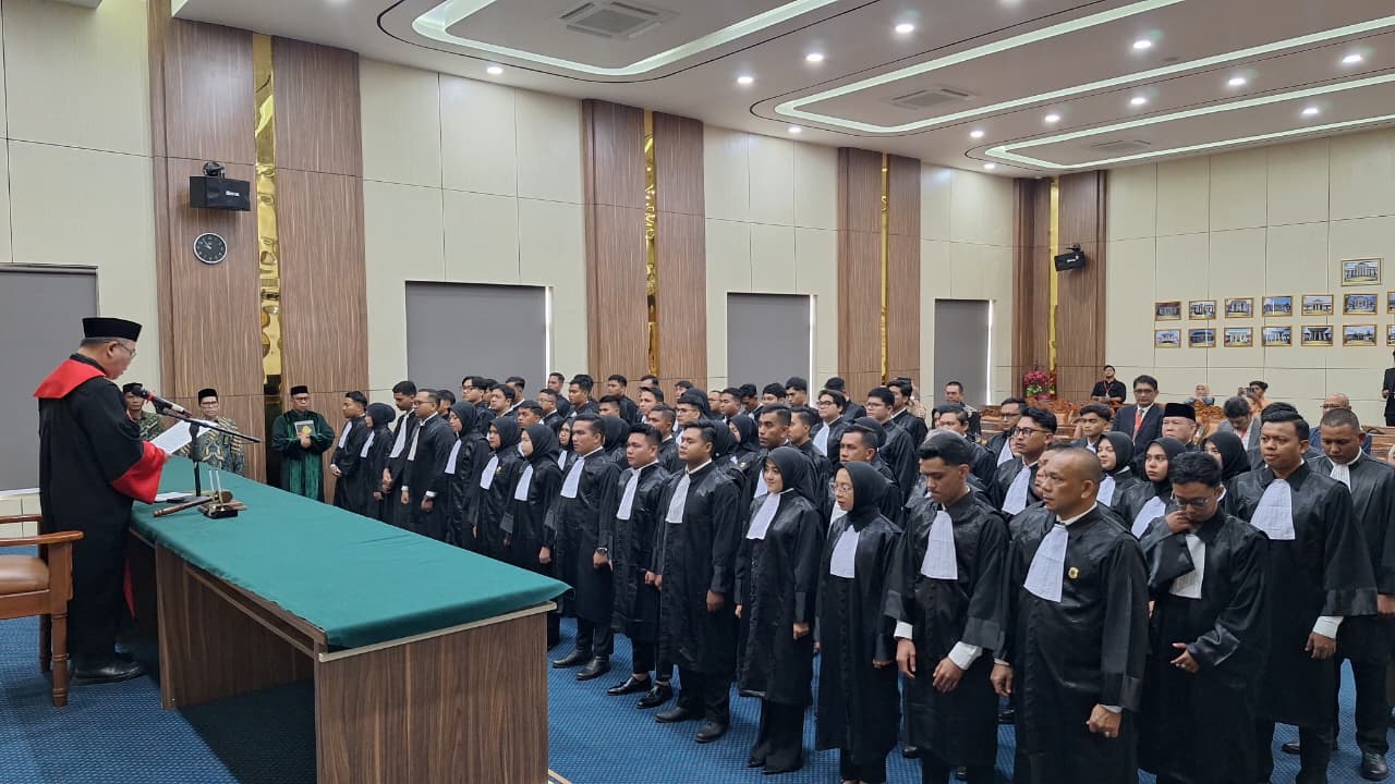 KPT Mengambil Sumpah 71 Advokat