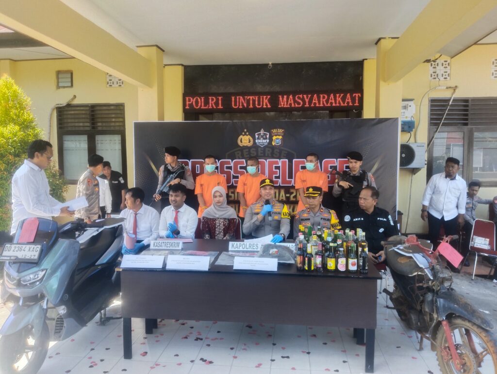 Polres Kolaka Press Release Hasil Operasi Sikat Anoa 2025: Tersangka yang menjadi Target Operasi Hingga Korban Dihadirkan, Wujud Transparansi
