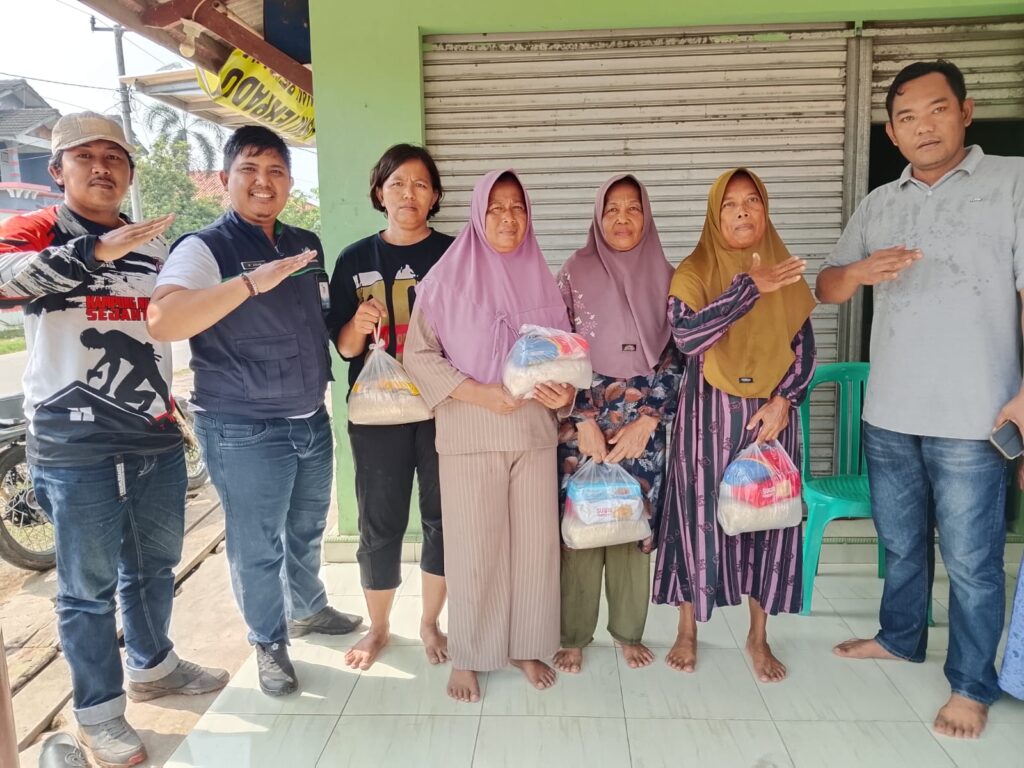 Pemdes Muara Salurkan Bantuan Yang Terdampak Puting Beliung.