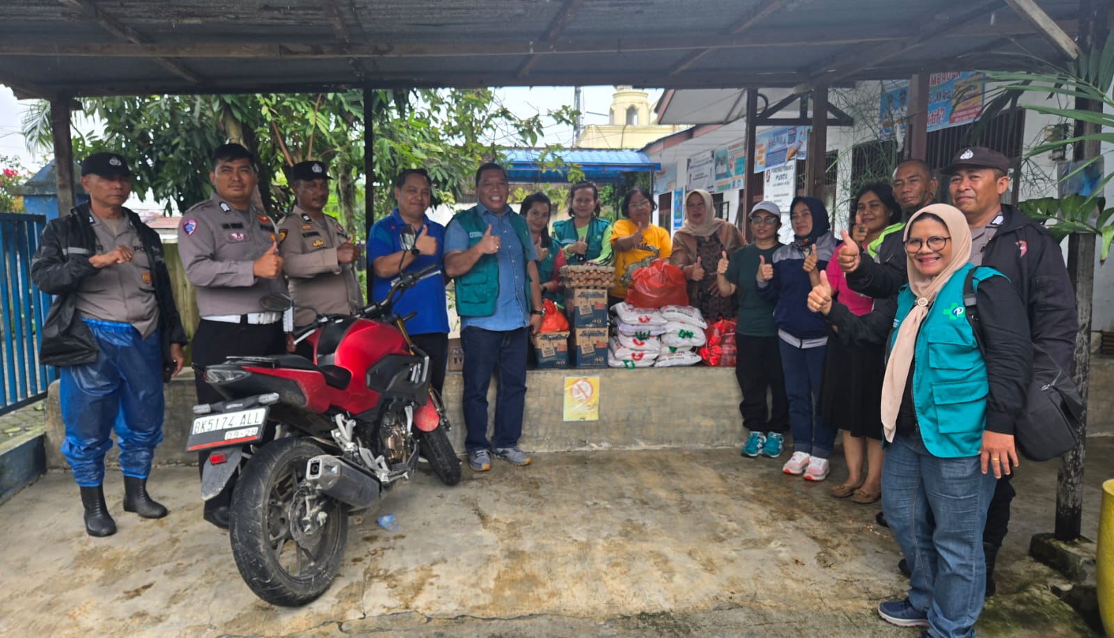 RSUD Pancur Batu Salurkan Bantuan Sembako untuk Korban Banjir di Perumnas Simalingkar