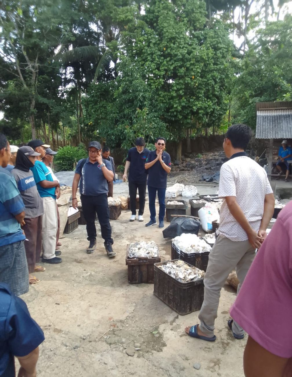 Kunjungan Pihak Pabrik Karet Jambi dan ABP Palembang di Desa Gedung Raja Disambut Hangat Petani Karet