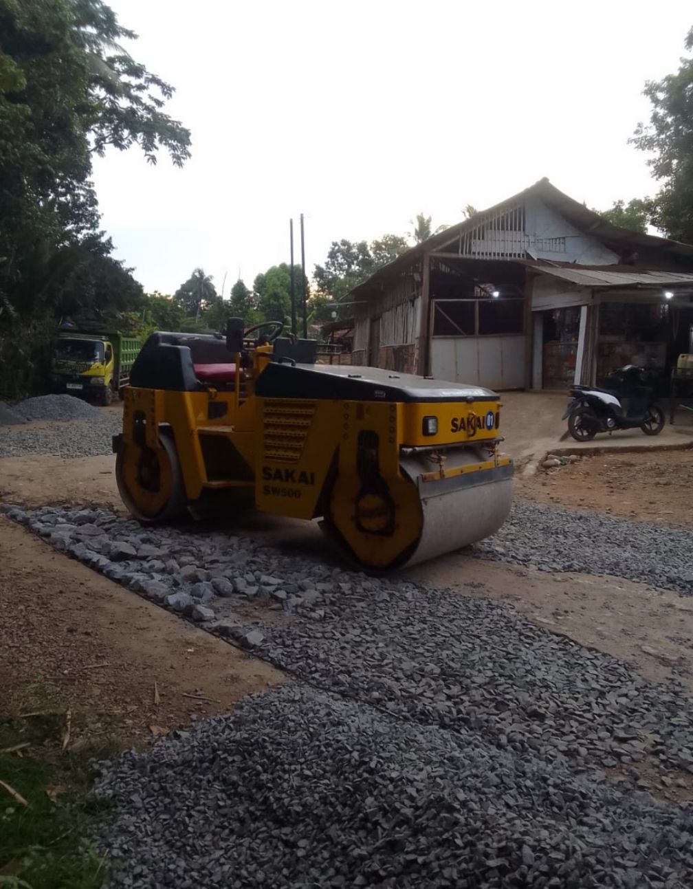 Pembangunan Jalan Hotmix Penghubung Dua Desa di Hulu Sungkai Dimulai, Ditarget Rampung Tiga Hari