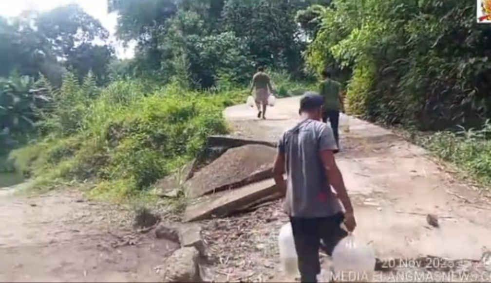 Diduga Tidak Sesuai Jumlah, Enam Kantong Bibit Ikan Baung Tidak Ditaburkan ke Sungai Lengkiti