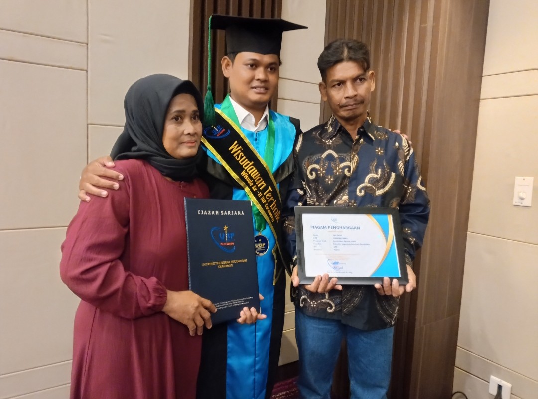 Mahasiswa Berprestasi Asal Bekasi Raih IPK 3,86 Setelah Berjuang Sambil Bekerja