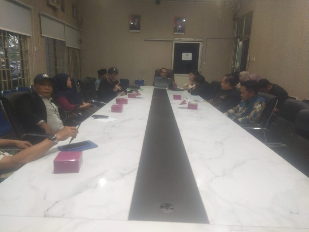 Pertemuan Paguyuban–Pemkab Memanas: Ratusan Usaha Diduga Langgar Izin dan Kuasai Daerah Milik Jalan