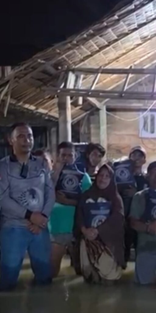 KaRutan Kelas IIB Tanjung Pura Fransisco Pandia SH MH; Semangat Berbagi Tidak Boleh Padam ” Warga Korban Banjir Ucapkan Terimakasih Kepada Pihak Rutan
