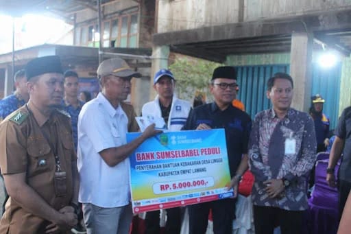 Bupati Dan Ketua DPRD Empat Lawang Tunjukkan Kepedulian Tinggi: Turun Langsung Bantu Warga Korban Kebakaran di Desa Lingge