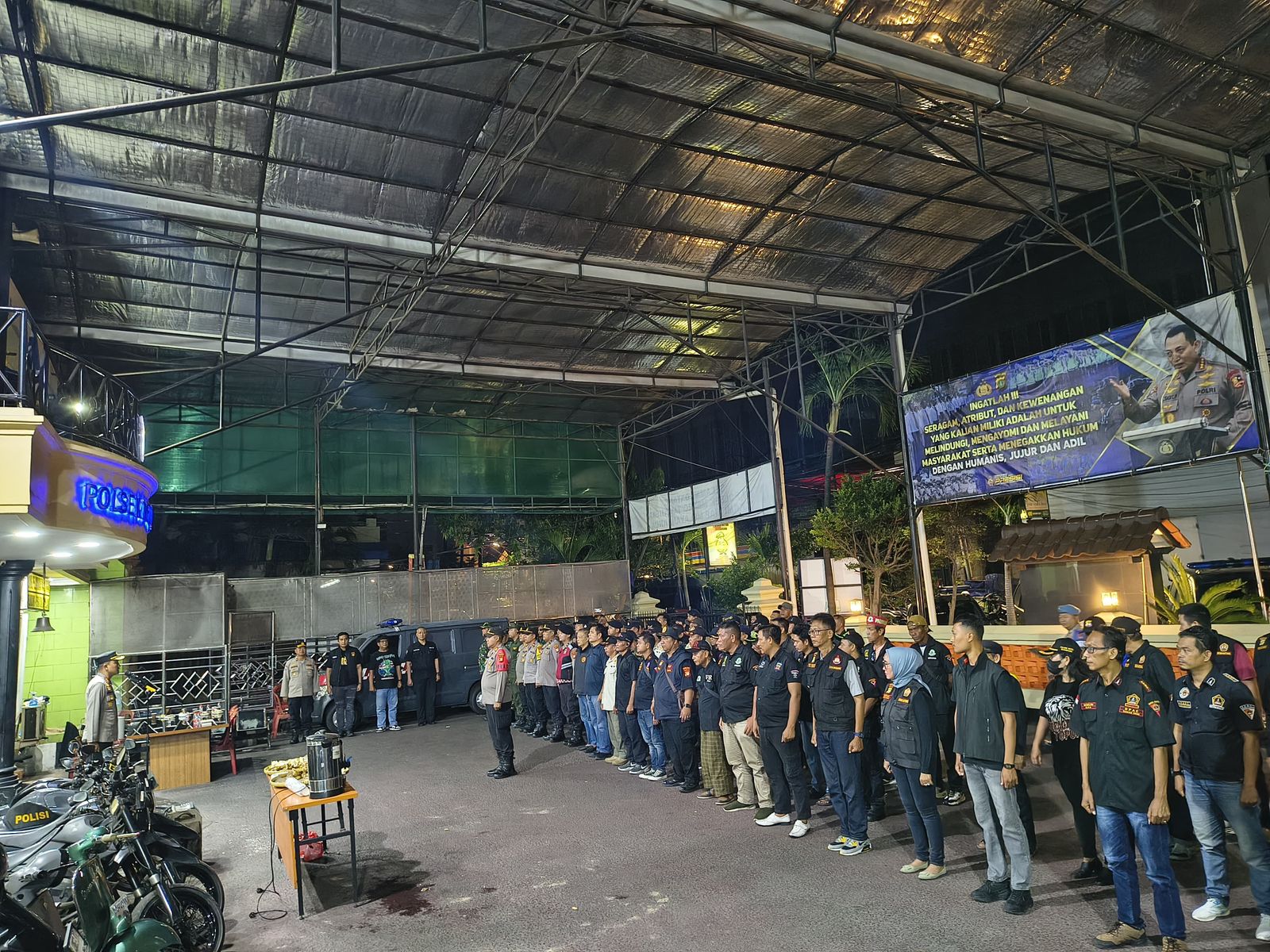 Polsek Taman Sari Patroli Malam Minggu: Tembus Zona Rawan Kejahatan – BPPKB Pinangsia: Kerjasama Kunci Keamanan