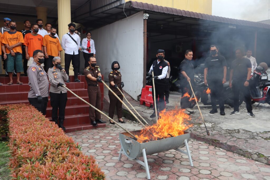 Kapolres Pematangsiantar Pimpin Pemusnahan Barang Bukti Ganja 1.906,85 Gram