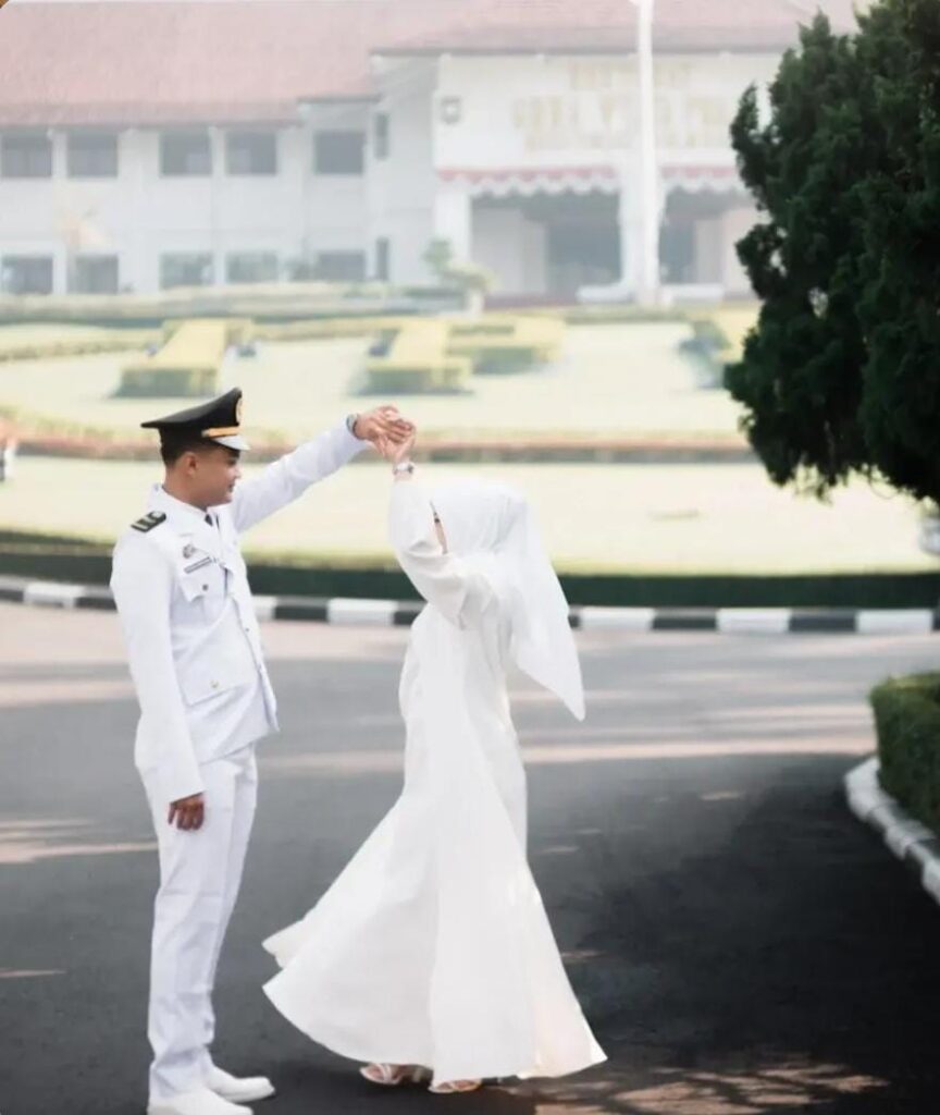 Pernikahan Winda Nur’imany Pramessetiawan, S.Tr.Kom. dan Syahri Hikmawan, S.Tr.I.P. Berlangsung Khusyuk Dan Hikmah Dihadiri Oleh Kerabat Dan Keluarga Besar Dari Kedua Mempelai