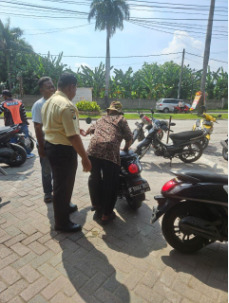 BRI Unit Tegal Alur Berikan Pelayanan Ramah dan Mudah bagi Nasabah Lansia