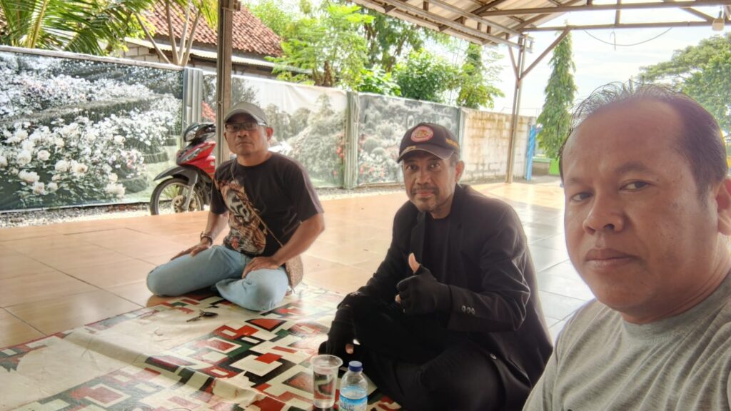 Ketua DPC LSM ELANG MAS Karawang Silaturahmi ke Kampung Wisata Pelangi