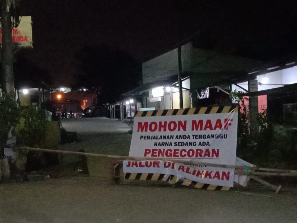 Warga Keluhkan Lambatnya Pengecoran Jalan di Desa Cilamaya GIrang,