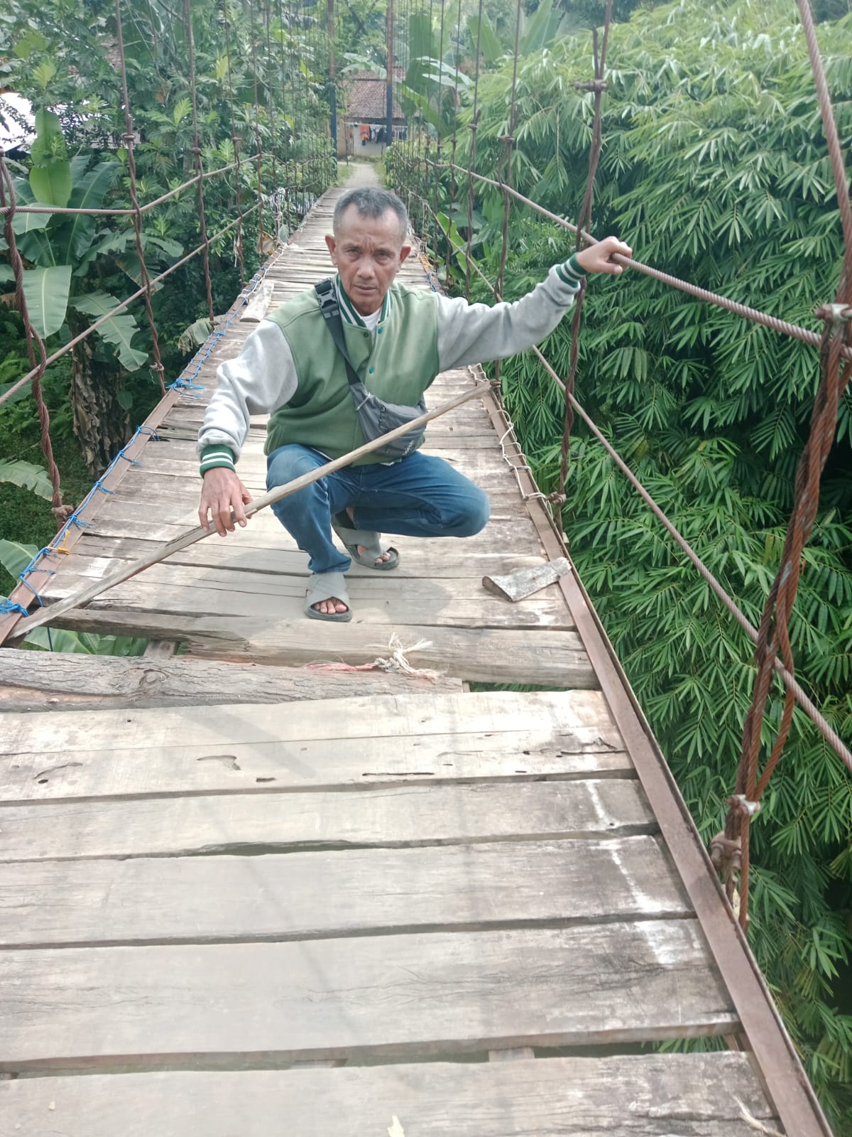 Pekerjaan Rehab Jembatan Gantung di Desa Sangiang Tanjung, Lebak Diduga Tidak Transparan dan Tidak Sesuai Spesifikasi