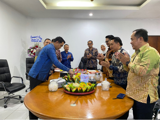 BRI KC Cilegon Gelar Prosesi Potong Tumpeng Sambut HUT ke-130 BRI