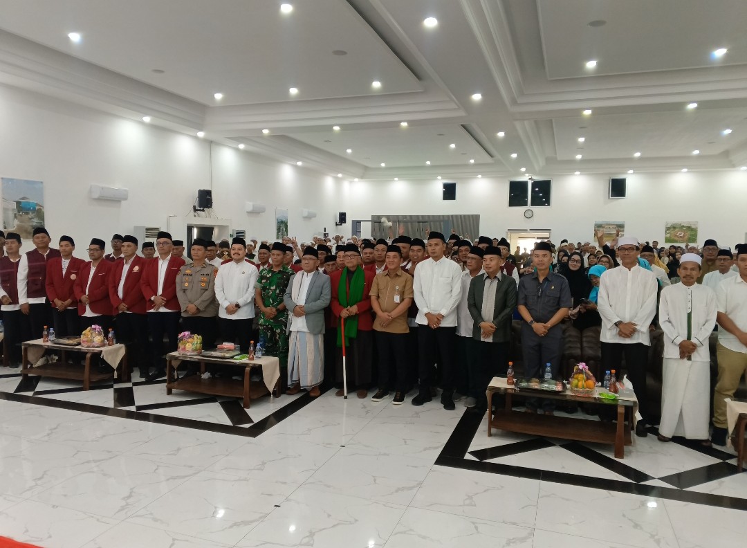 Bupati Aep Lantik Pengurus Baru DKM Masjid Agung Karawang Masa Khidmat 2025–2029