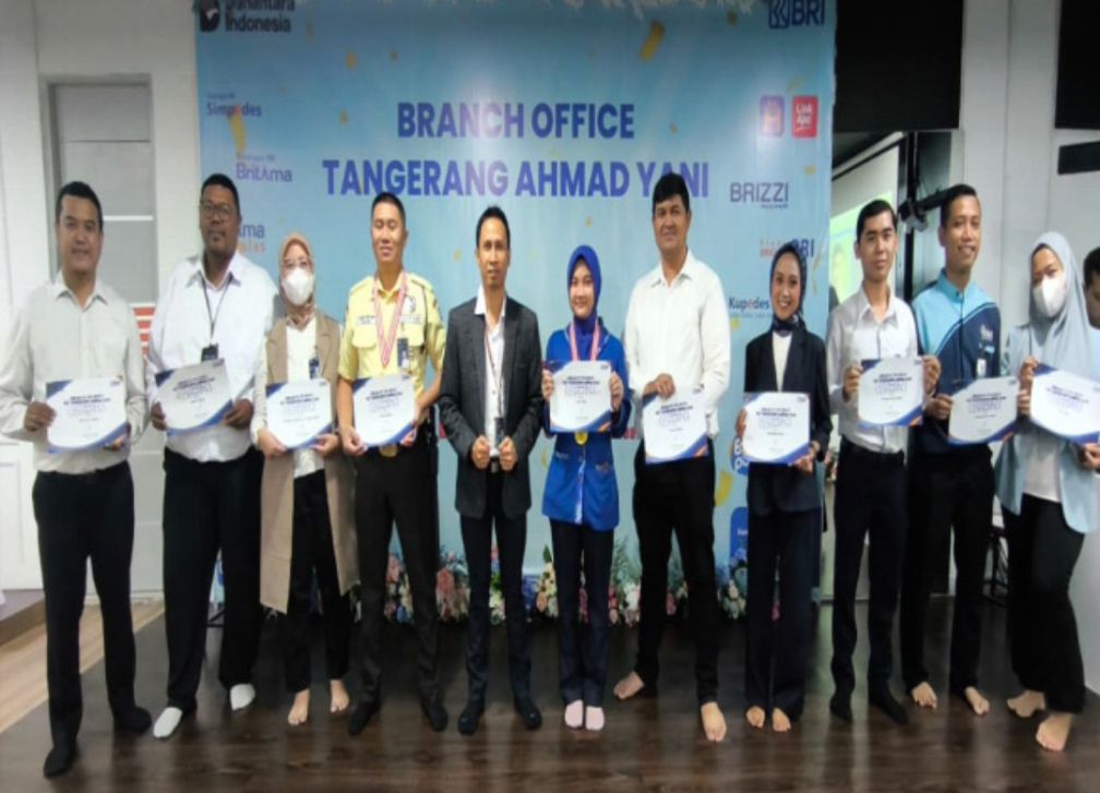 BRI KC Tangerang Ahmad Yani Berikan Penghargaan kepada Pekerja Terbaik Bulan November