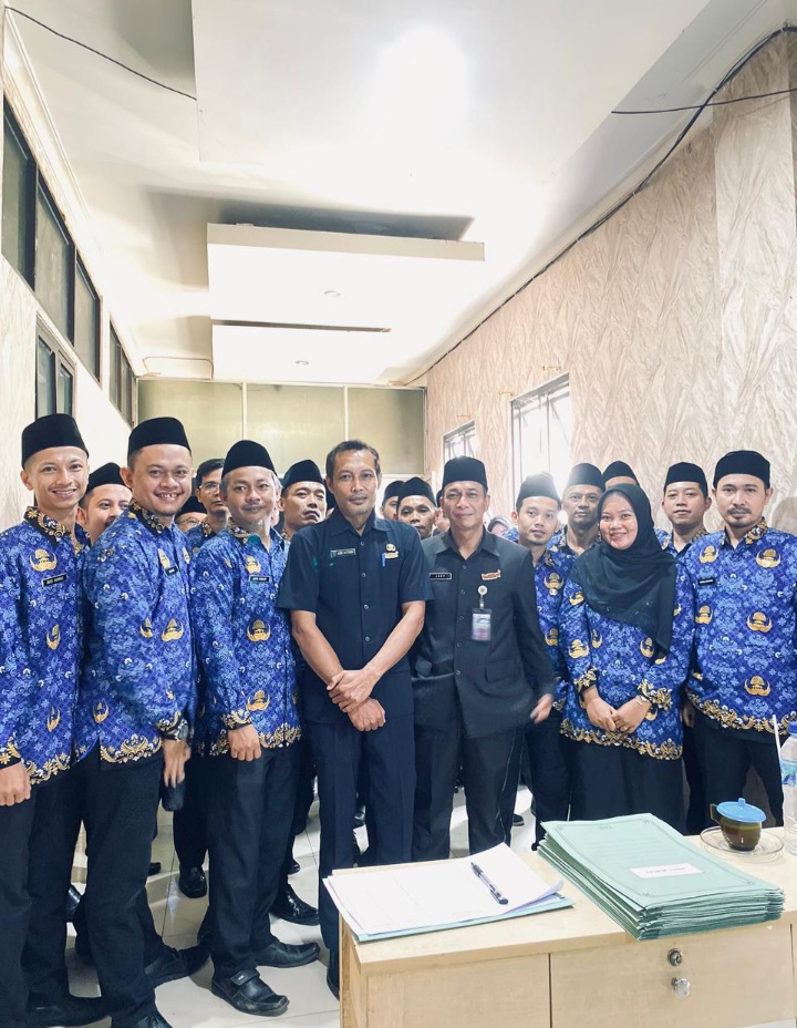 Pelantikan Pegawai Paruh Waktu Disdukcapil Kabupaten Pandeglang Digelar di Aula Kantor