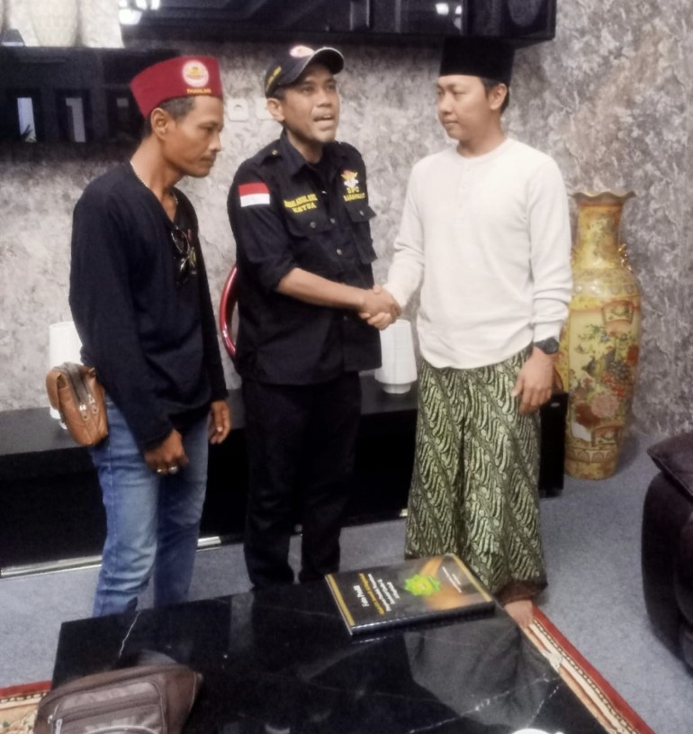 Ketua DPC LSM ELANG MAS Karawang Apresiasi Gus Iqbal, Raih Penghargaan Anggota Dewan Pendatang Baru Terbaik 2025