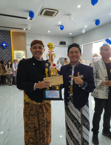 Semangat Kompetisi Sehat, Pemimpin Cabang BRI Jakarta Daan Mogot Lakukan Seremoni Penyerahan Piala SportArtcular