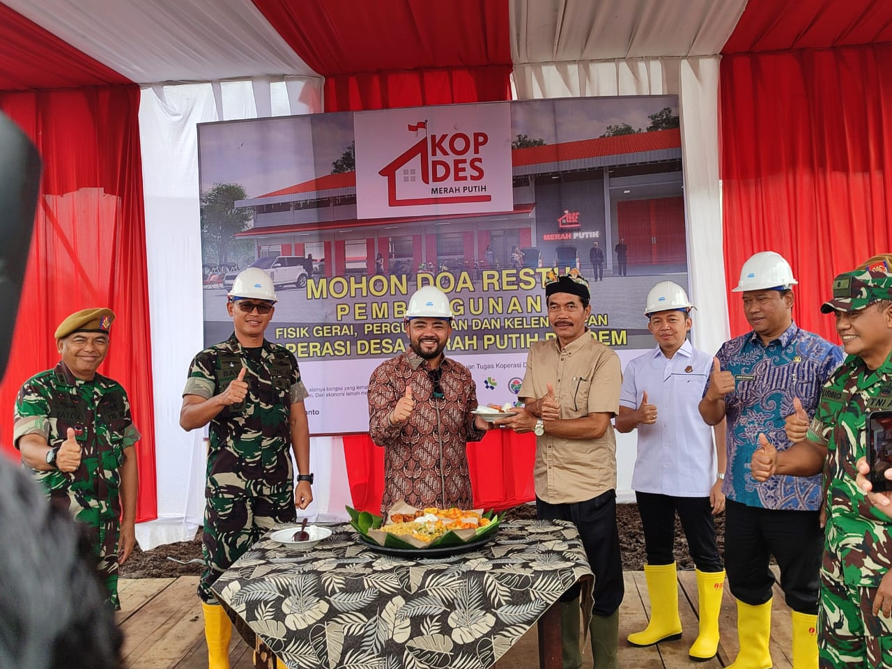 Wujudkan Desa Mandiri : peletakan batu pertama KDKMP desa pendem oleh Dandim 0818