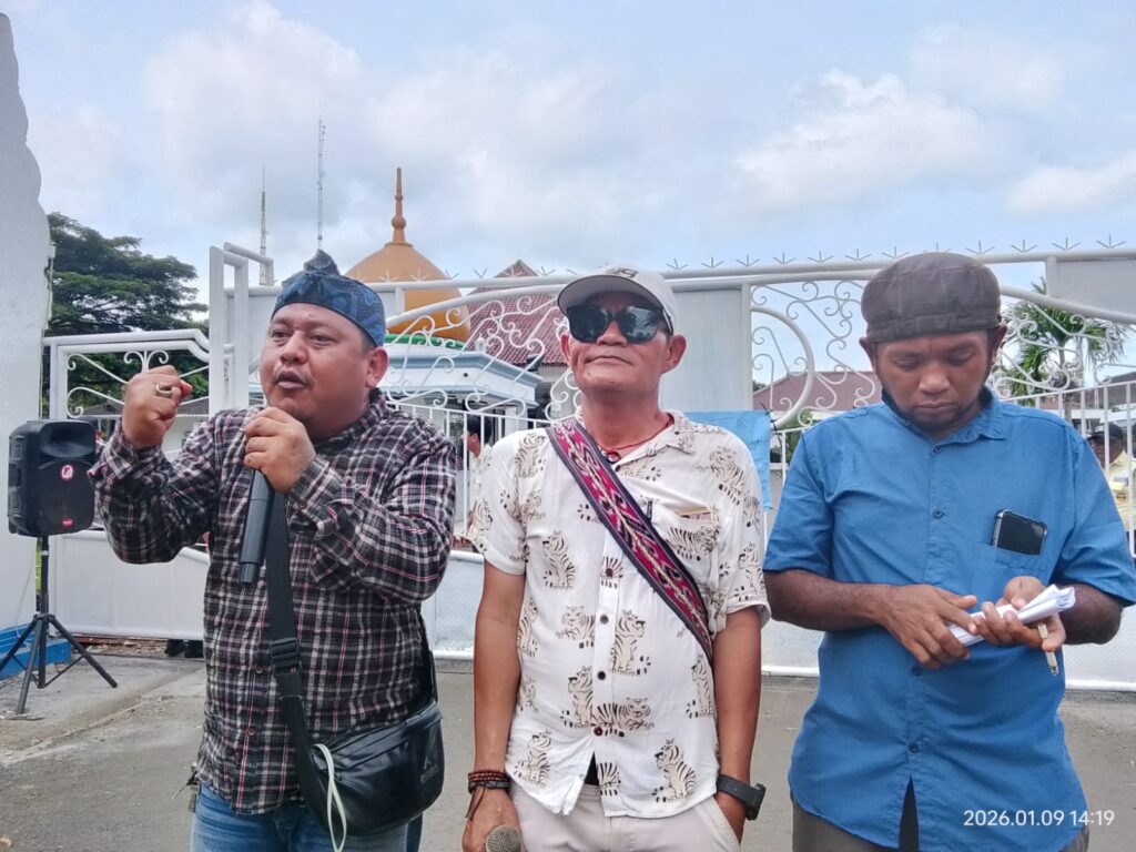 Koalisi Badak Bersatu Banten Geruduk Kantor Bupati Serang, Soroti Dugaan Korupsi di RSUD dr Drajat Prawiranegara