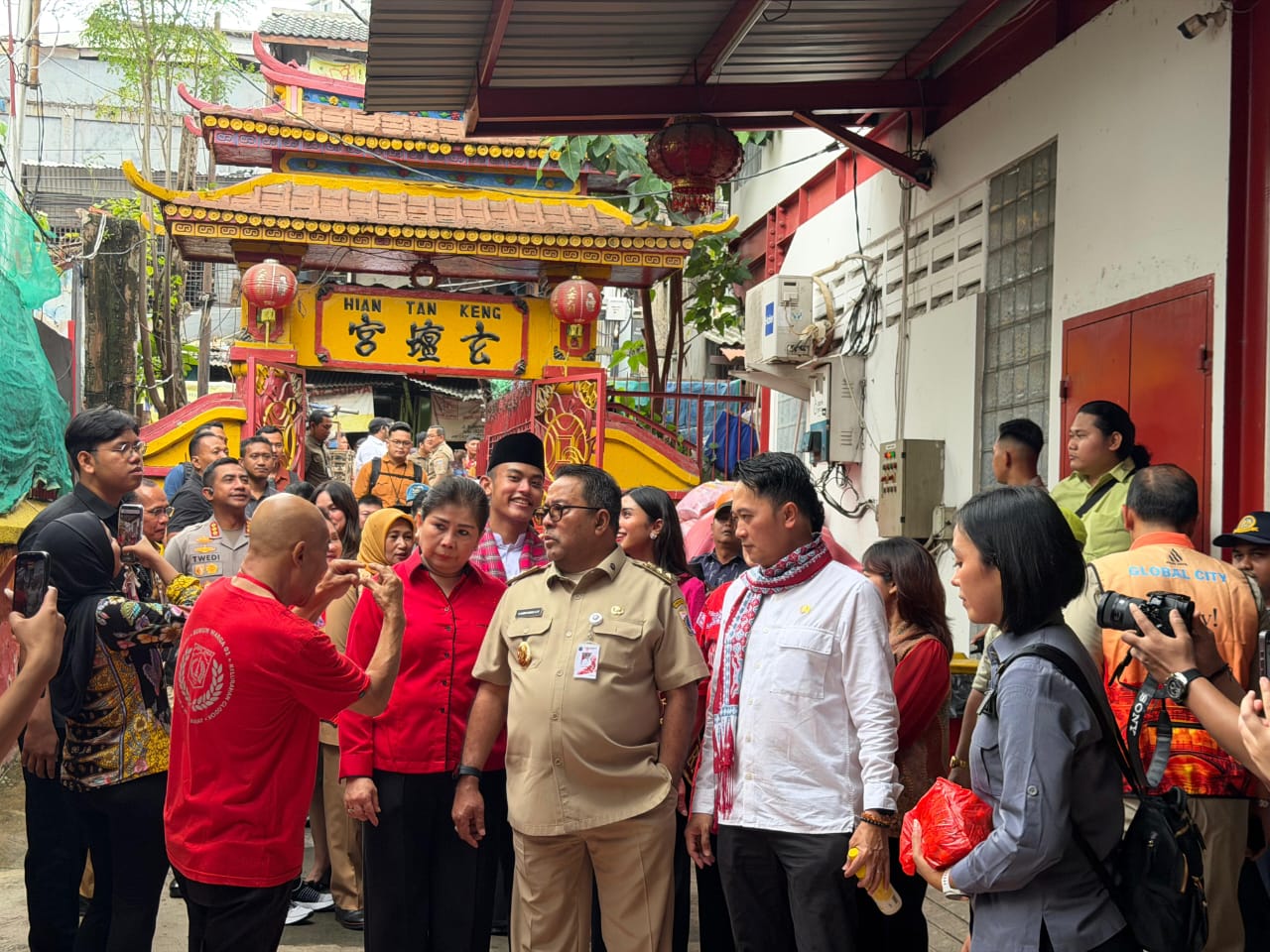 Ikut Rano Karno Kunjungi Kawasan Pecinan Glodok, Kevin Wu PSI Lihat Persiapan Imlek 2026