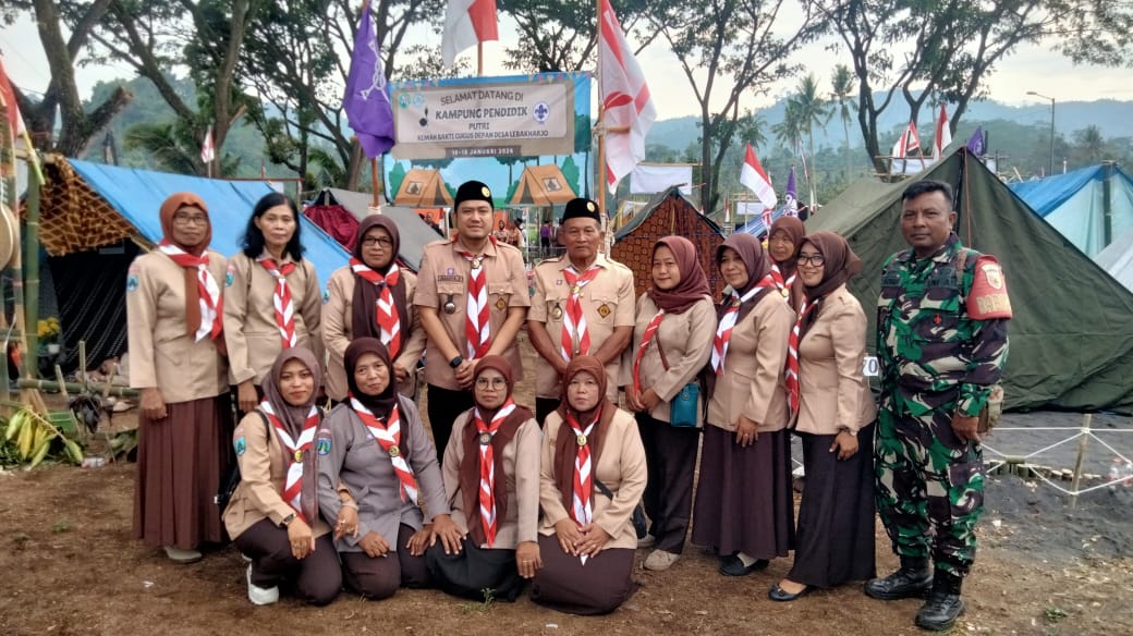 Babinsa Koramil 0818/17 Hadiri Pembukaan Kemah Bakti Lebakharjo