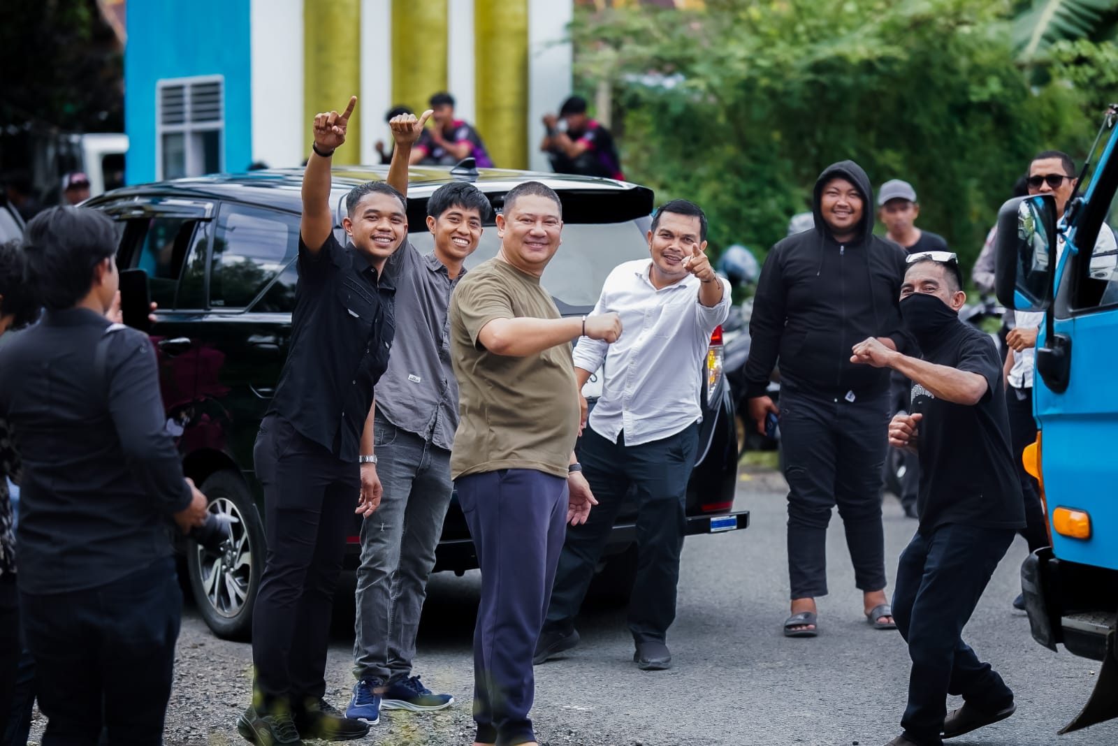 Ribuan Masyarakat Antar Kepergian Mantan Kapolres Sinjai AKBP Harry Azhar.