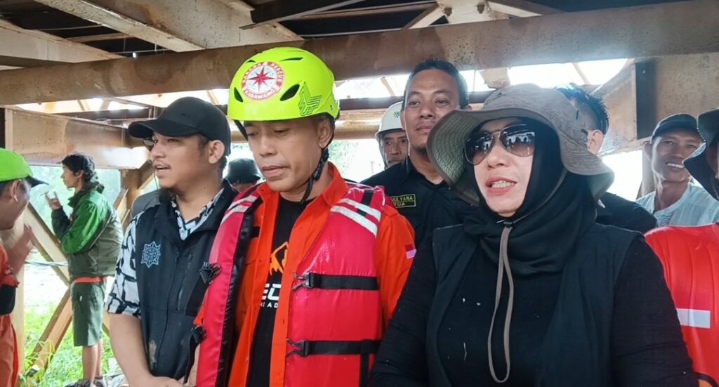 Aksi Nyata Peringati Hari Lingkungan Hidup Nasional, Karaba Rescue Bersama Relawan Bersihkan Sungai Citarum