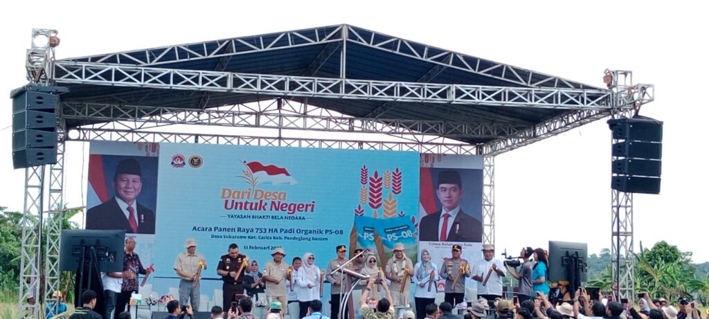 UNTUK NEGERI YAYASAN BHAKTI BELA NEGARA PANEN RAYA 753 HEKTARE PADI ORGANIK PS-08