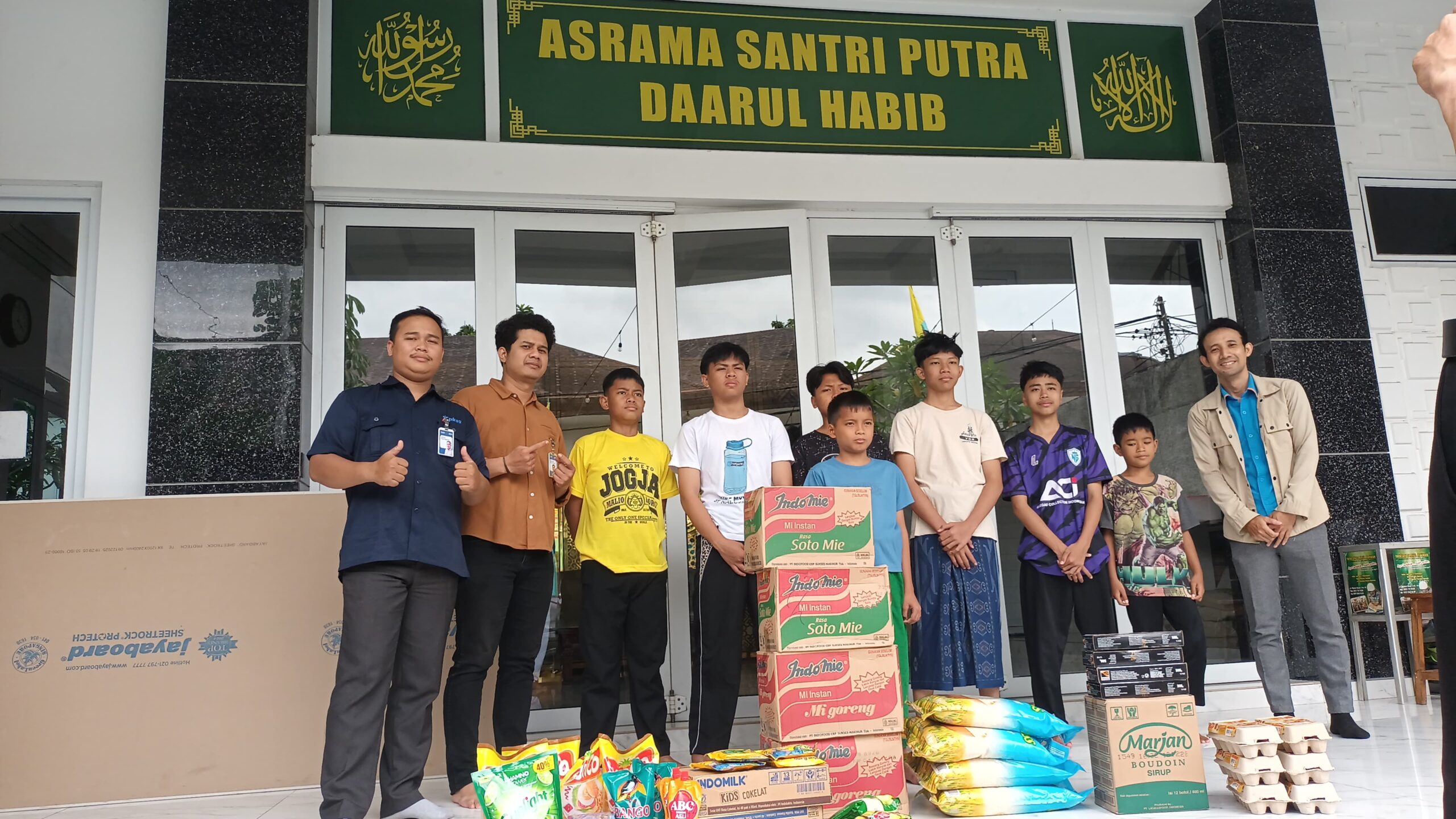 Peduli sesama, Aksi Jumat Berkah BRI BO Ampera di Yayasan Yatim Daarul Rahman