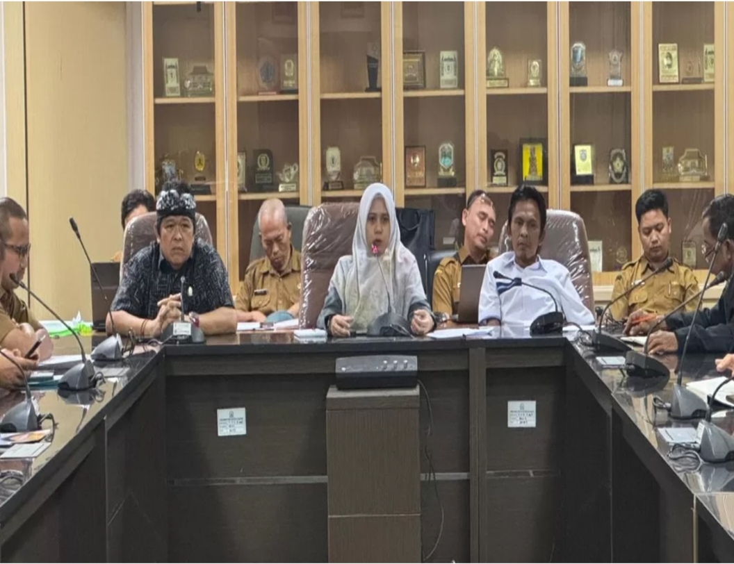 Komisi II DPRD Kabupaten Karawang Bedah Ulang Perda PDRD, OPD Diminta Terbuka Soal Tarif