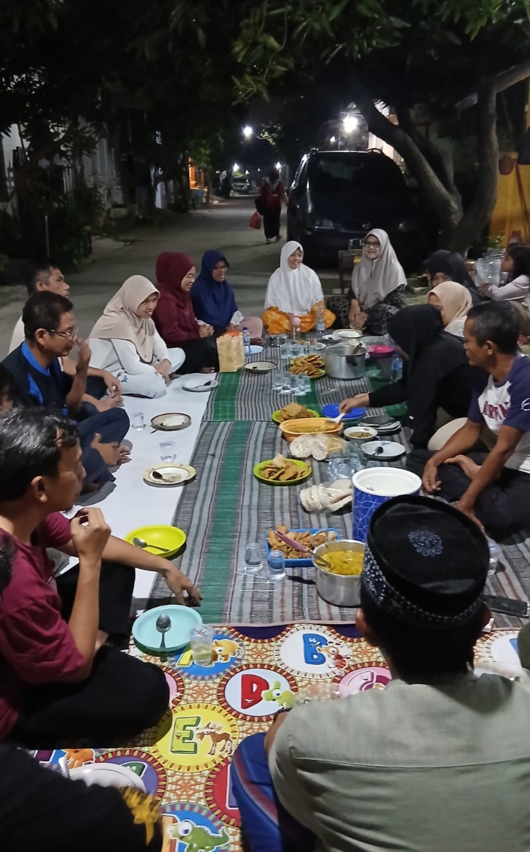 Silaturahmi Warga Blok AE dan AF Perum Karaba Indah RT 03/10 Berlangsung Khidmat dan Penuh Kekeluargaan