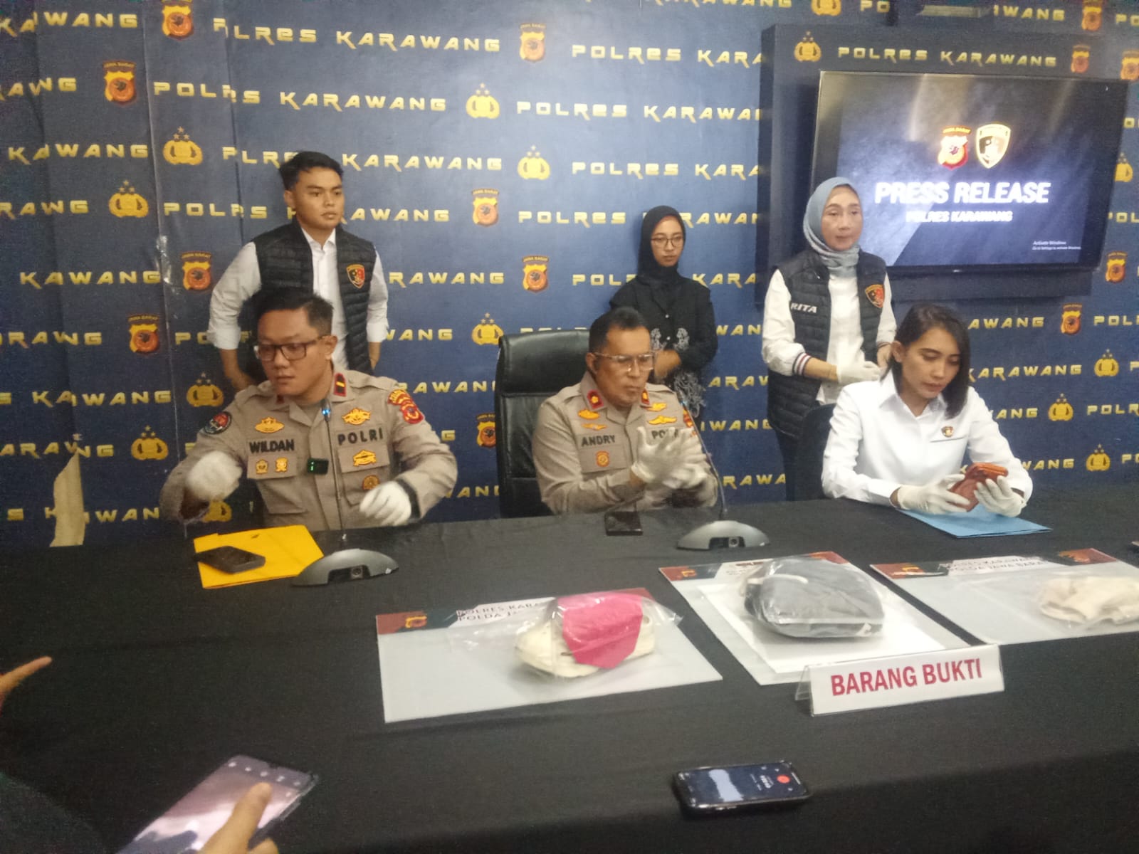Polres Karawang Gelar Press Release Kasus Pembunuhan di Telukjambe Barat