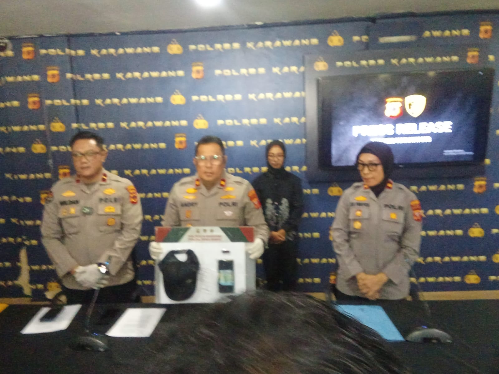 Polres Karawang Rilis Kasus Curas, Pelaku Sayat Leher Korban di Telukjambe Timur