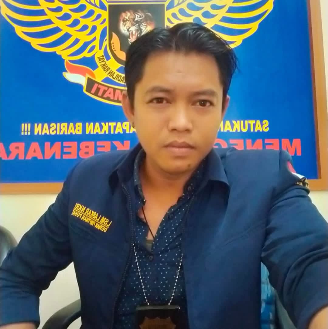 Ketua DPC LSM NKRI Kecamatan Kutawaluya, Aroy Lodra, Ultimatum Pemerintah Secepatnya Perbaiki Jalan Yang Rusak!!!